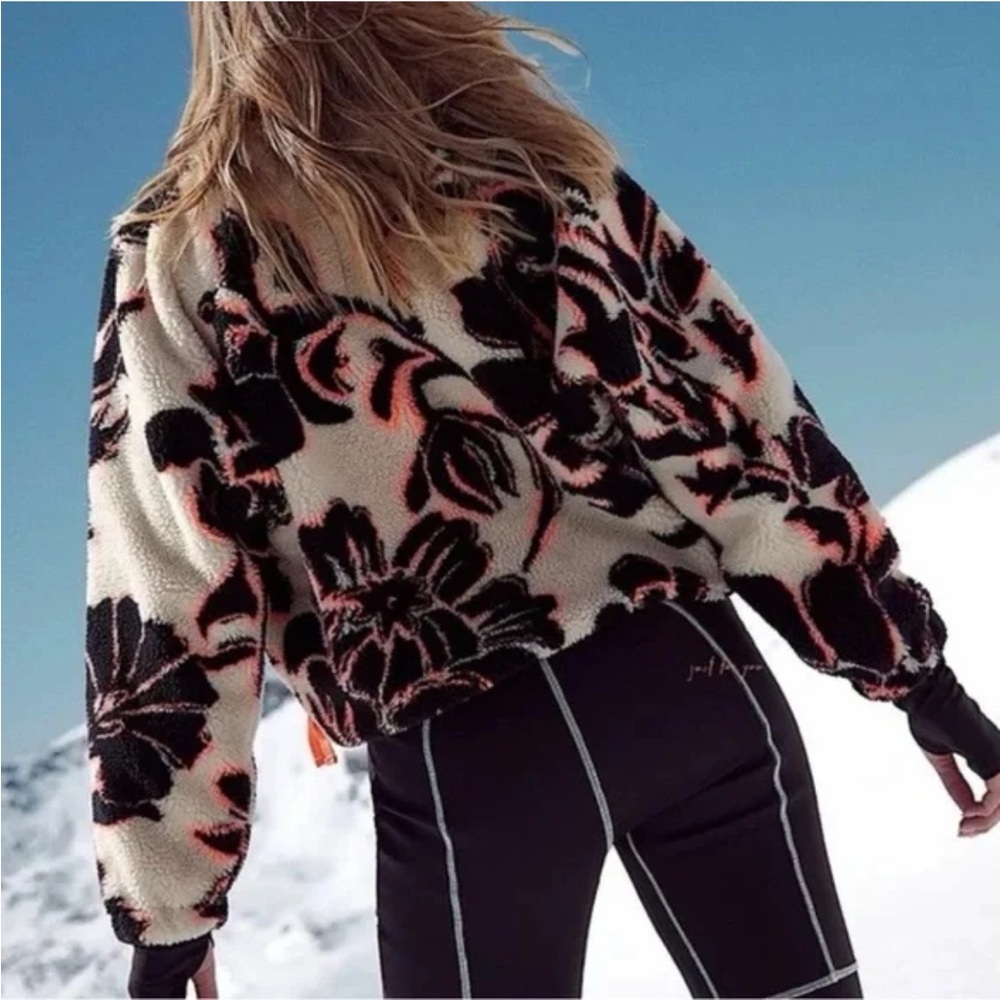 Free People Rocky Ridge Hit The Slopes Fleece Pullover Magnolia Floral Combo - Picture 2 of 7